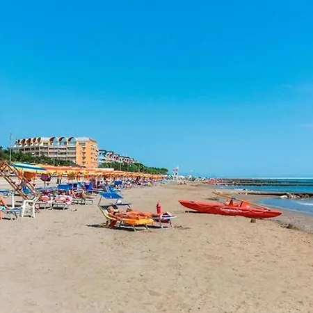Stunning With Sea View Порто-Санта-Маргерита-ди-Каорле